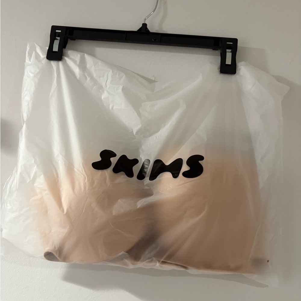 NWT SKIMS Bra Size 40D